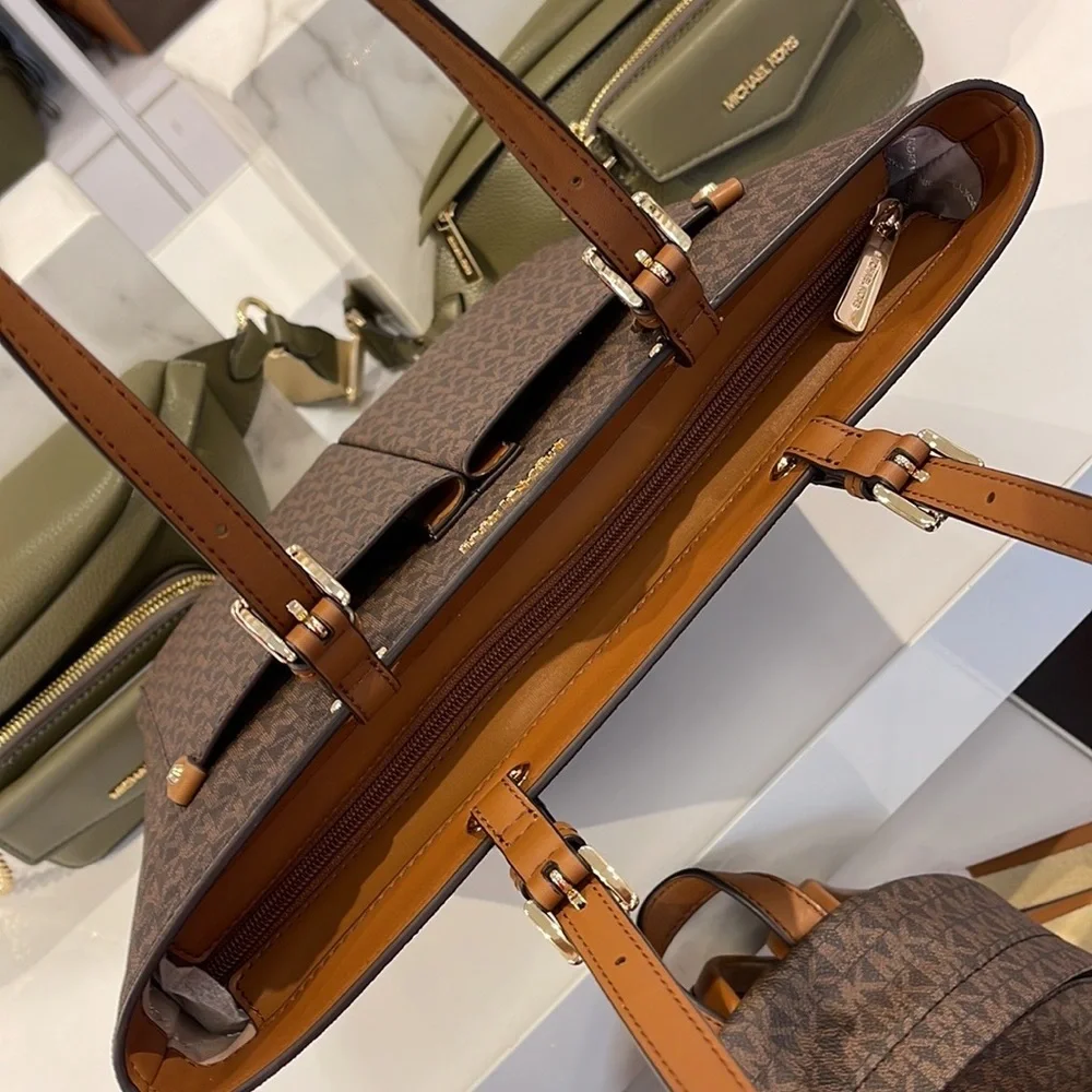 MICHAEL KORS JET SET TRAVEL MEDIUM DOUBLE POCKET TOTE 
BROWN SIGNATURE
NWT - Picture 15 of 16